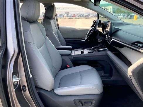 Used 2022 Toyota Sienna XLE image 9
