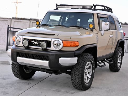 Used 2014 Toyota FJ Cruiser 4WD w/ Upgrade Package image 56