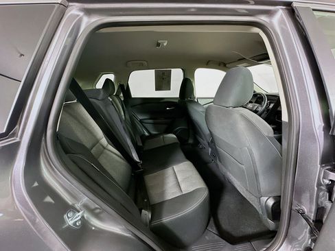 Used 2025 Nissan Rogue SV FWD image 29