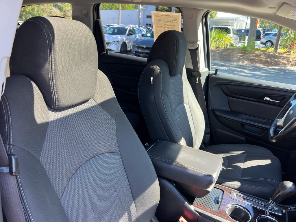 Used 2017 Chevrolet Traverse LT w/ Traveler's Package FWD image 27