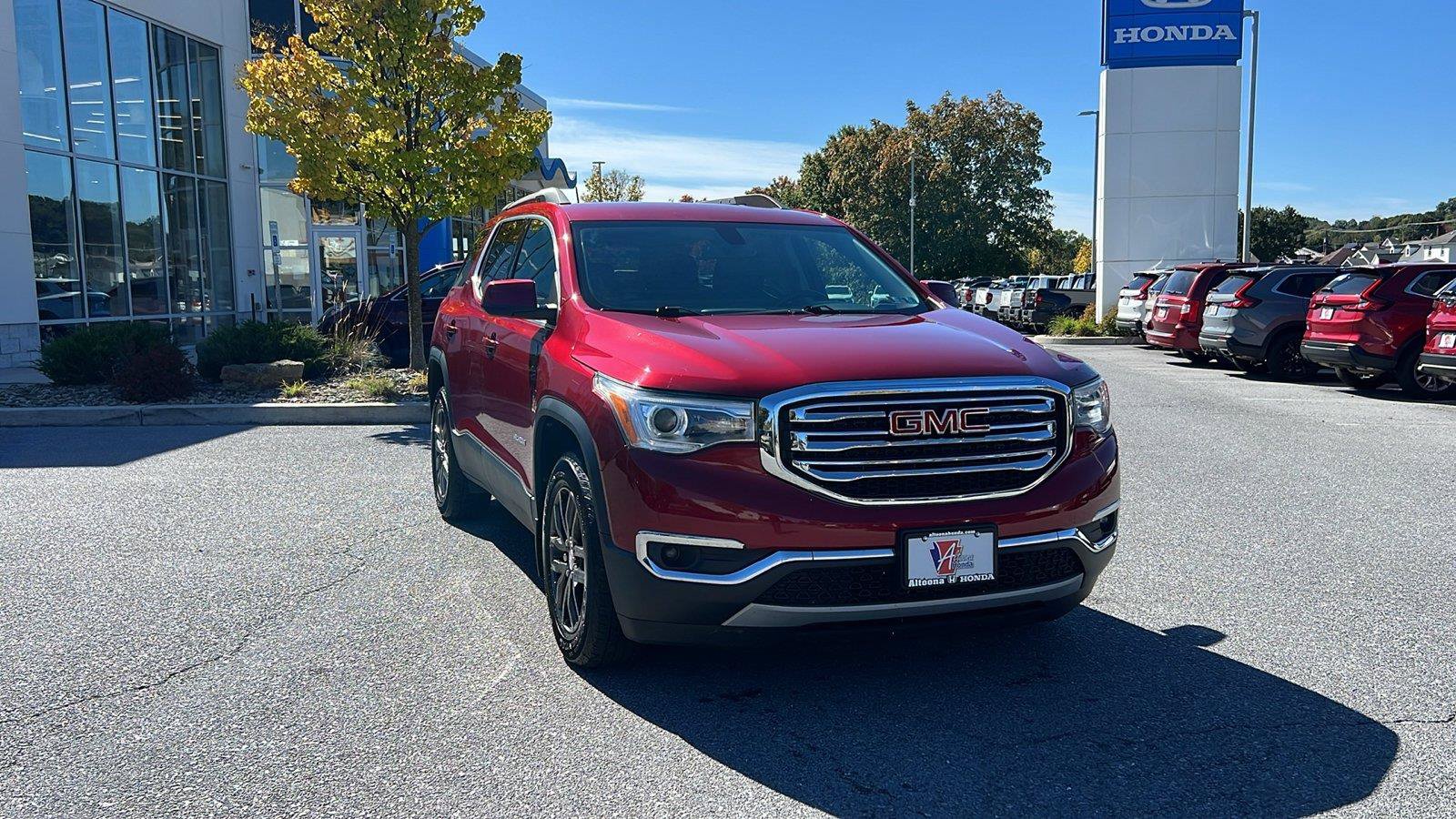 Used 2019 GMC Acadia SLT AWD/4WD image 1
