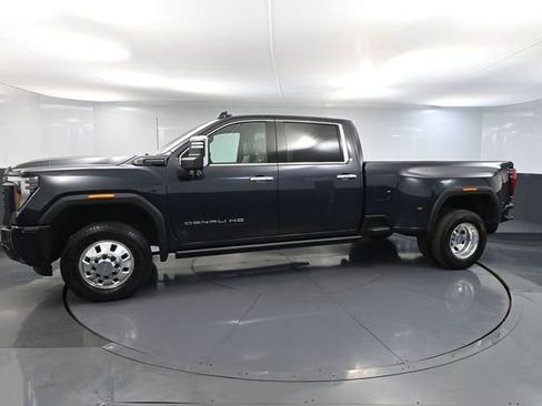 Used 2024 GMC Sierra 3500 Denali Ultimate image 12
