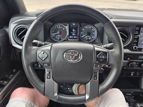 Used 2022 Toyota Tacoma TRD Off-Road AWD/4WD image 25