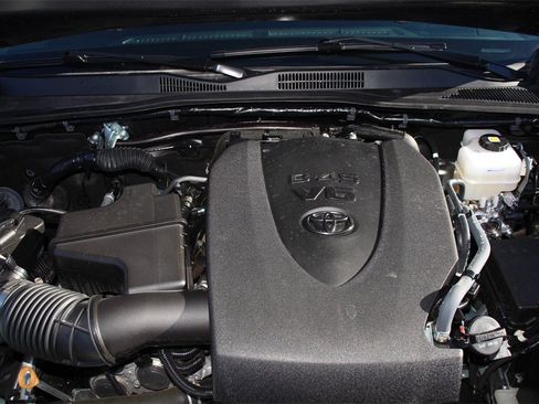 Used 2022 Toyota Tacoma TRD Off-Road image 30