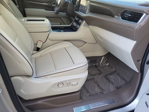 Used 2021 GMC Yukon Denali w/ Denali Premium Package image 13