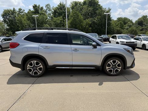 Used 2023 Subaru Ascent Limited w/ Technology Package AWD/4WD image 3
