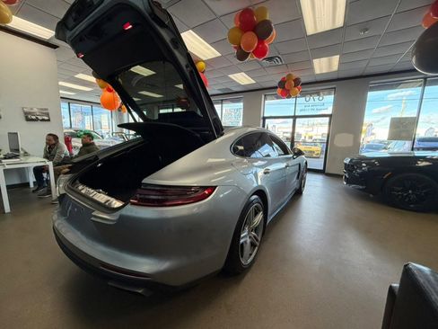 Used 2019 Porsche Panamera 4 image 42