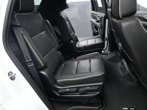 Used 2023 GMC Yukon SLT w/ SLT Premium Package AWD/4WD image 17