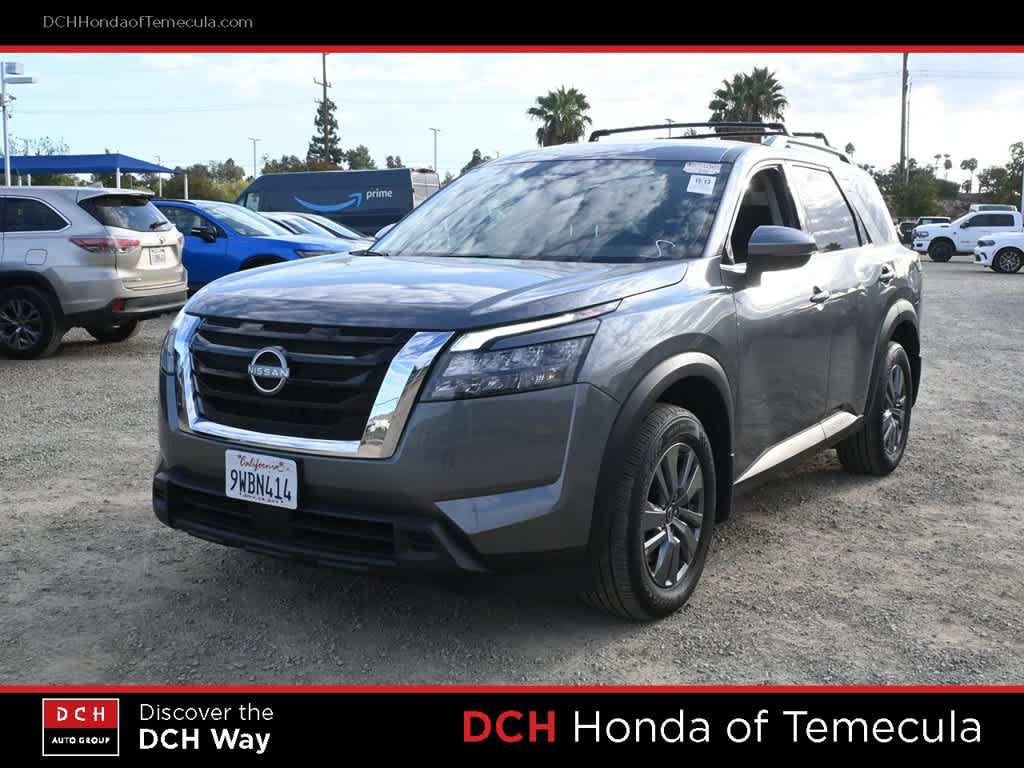 Used 2025 Nissan Pathfinder SV FWD image 1
