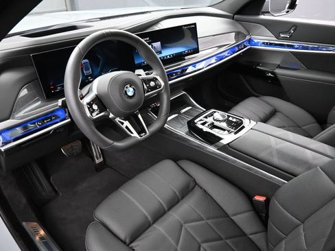Used 2025 BMW 760i xDrive AWD/4WD image 4