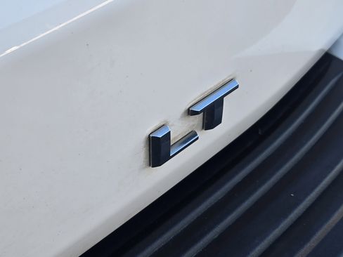 Used 2022 Chevrolet Suburban LT w/ Luxury Package image 8