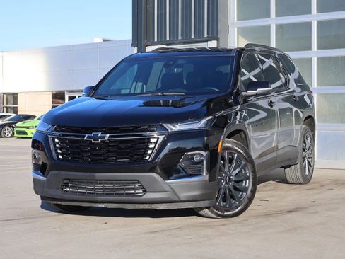 Used 2023 Chevrolet Traverse RS image 3
