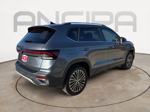 New 2026 Volkswagen Taos SE FWD image 8