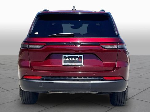 Used 2024 Jeep Grand Cherokee Altitude RWD image 5