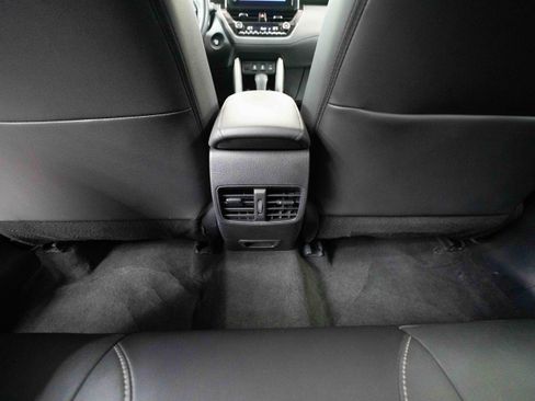 Used 2025 Toyota Corolla Cross XLE AWD/4WD image 22