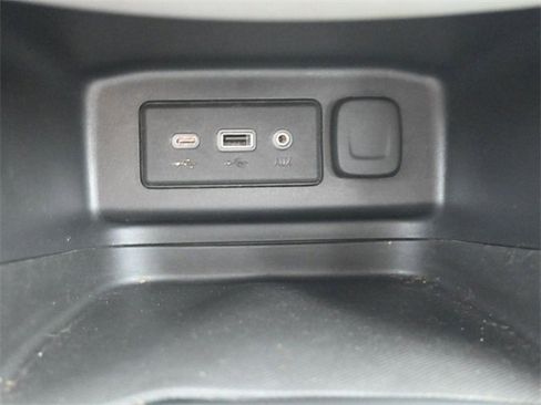 Used 2020 Chevrolet Equinox LS image 29