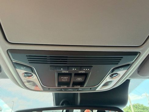 Used 2018 Honda Pilot Elite image 27
