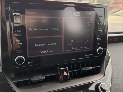 Used 2021 Toyota Corolla LE image 21