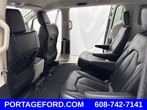 Used 2023 Chrysler Pacifica Touring-L FWD image 30