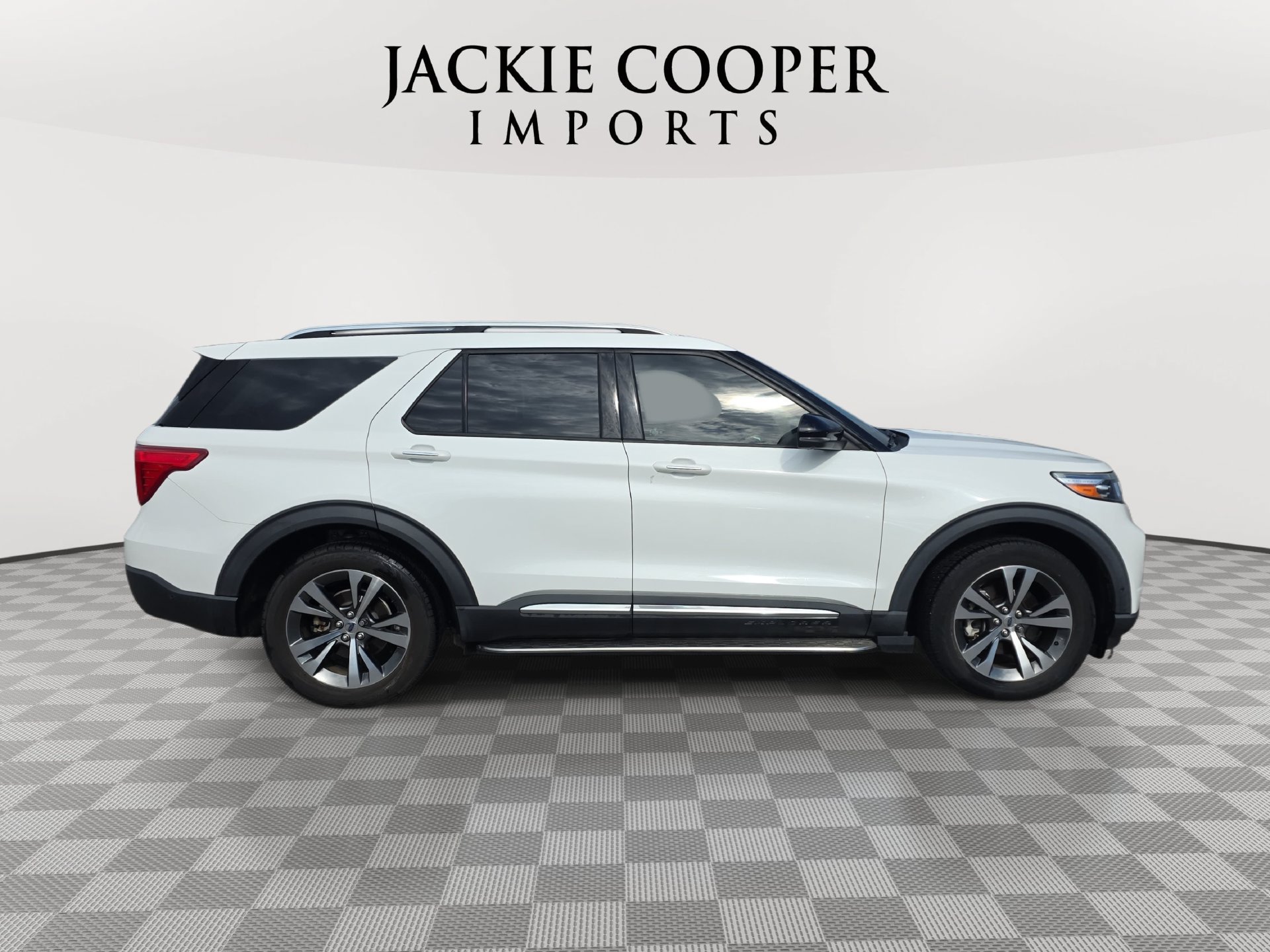 Used 2020 Ford Explorer Platinum w/ Premium Technology Package AWD/4WD image 4