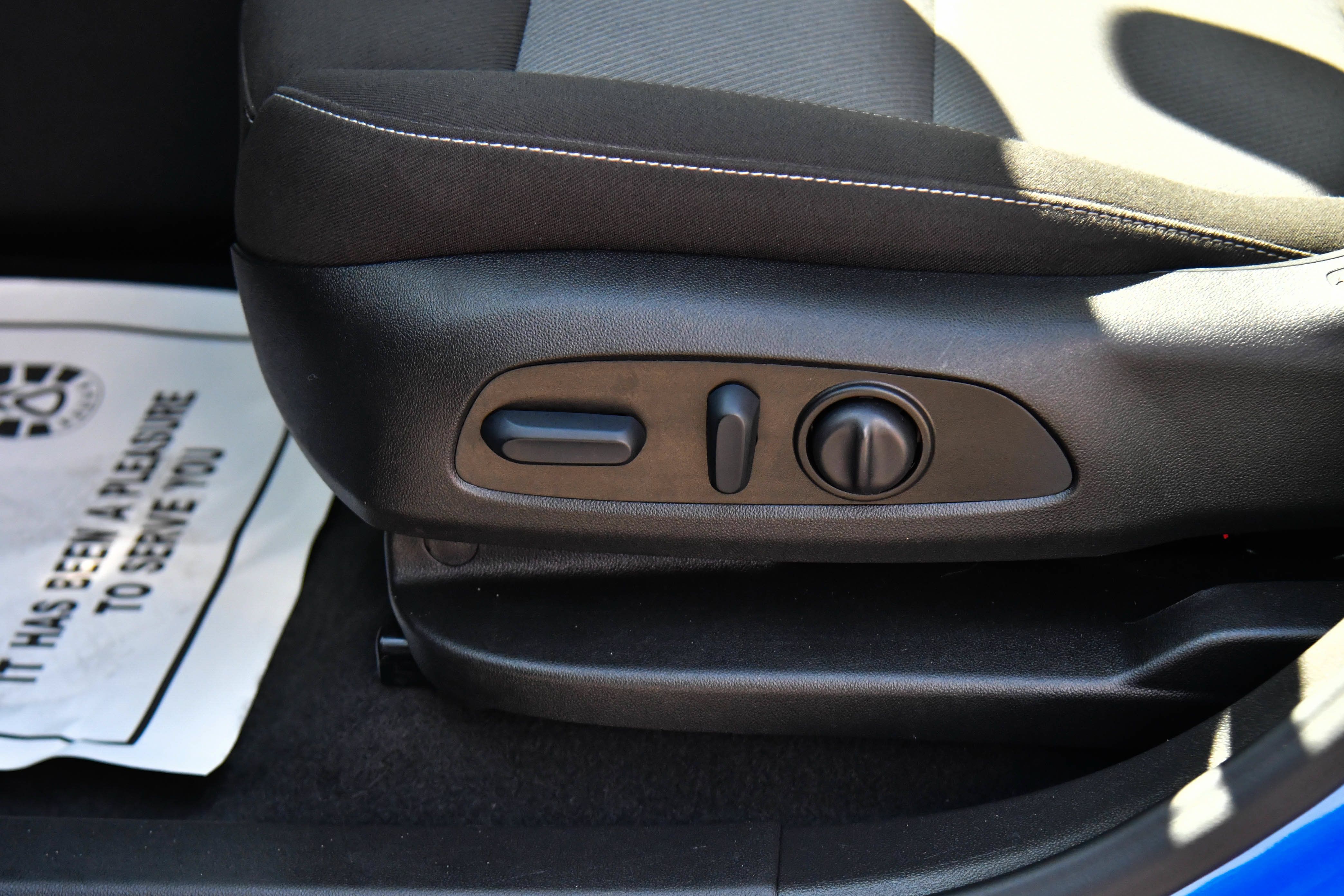 Used 2025 Chevrolet Blazer LT FWD image 16