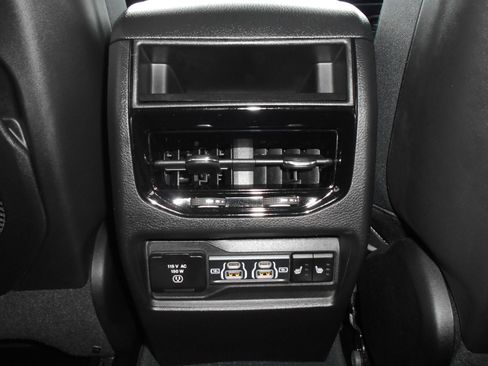 Certified 2023 Jeep Grand Cherokee Limited AWD/4WD image 18