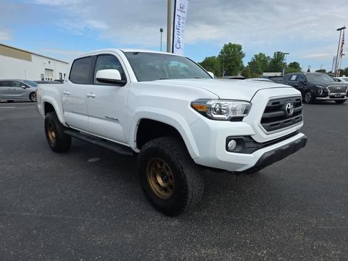 Used 2017 Toyota Tacoma SR5 w/ Tow Package AWD/4WD image 5
