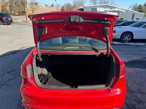 Used 2013 Volkswagen Jetta GLI image 22