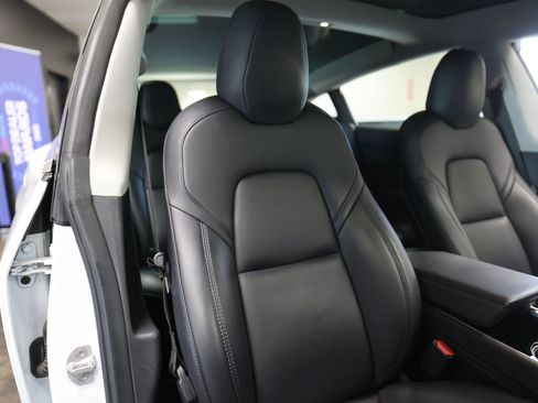 Used 2018 Tesla Model 3 Mid Range image 34