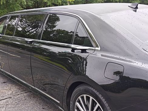 Used 2018 Lincoln Continental Select w/ Continental Climate Package image 18