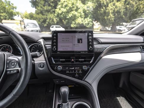 Used 2022 Toyota Camry XLE FWD image 24