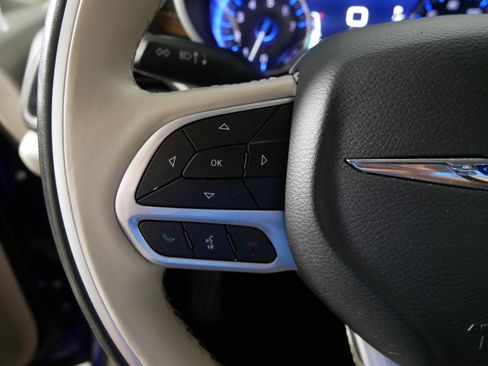 Used 2021 Chrysler Pacifica Limited AWD/4WD image 27