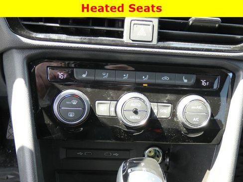 Used 2024 Volkswagen Taos SE FWD image 28