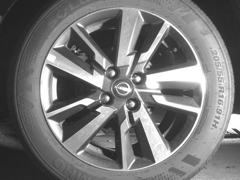 Used 2025 Nissan Versa SV image 14