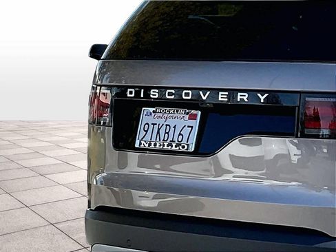 Used 2025 Land Rover Discovery S AWD/4WD image 14