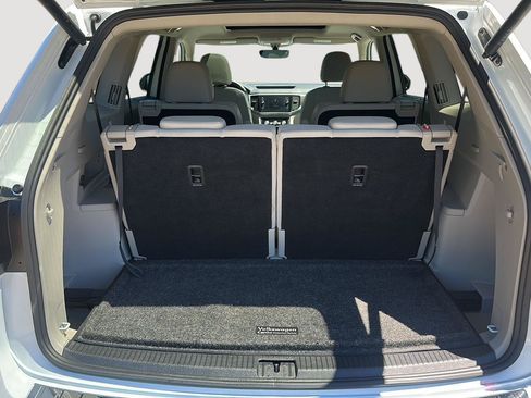 Used 2023 Volkswagen Atlas SE w/ Panoramic Sunroof Package AWD/4WD image 16