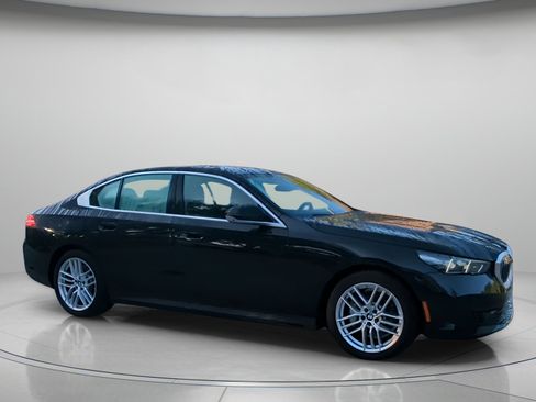 Used 2025 BMW 530i RWD image 35