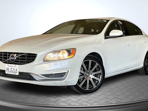 Used 2018 Volvo S60 T5 Inscription image 12
