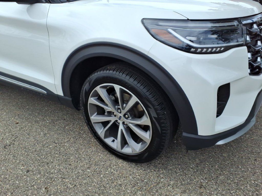 Certified 2025 Ford Explorer Platinum w/ Ultimate Package AWD/4WD image 5