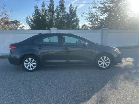 Used 2025 Toyota Corolla LE image 4