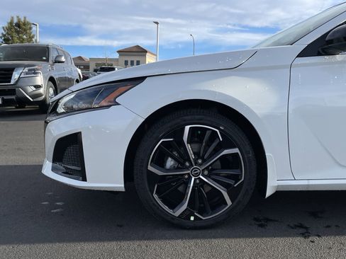 New 2025 Nissan Altima 2.5 SR image 9