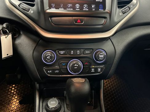 Used 2016 Jeep Cherokee Latitude w/ Cold Weather Group image 18