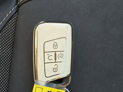 Used 2023 Volkswagen Taos SE image 27