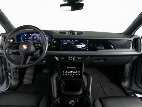 Certified 2024 Porsche Cayenne image 33