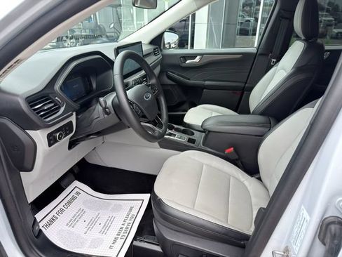 Used 2025 Ford Escape SE FWD image 14