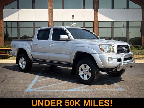 Used 2011 Toyota Tacoma 4x4 Double Cab w/ TRD Sport Pkg image 1