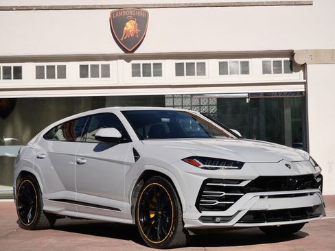 Used 2022 Lamborghini Urus image 1