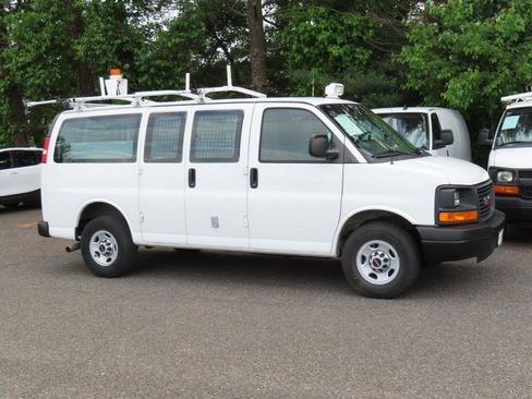 Used 2015 GMC Savana 3500 RWD image 25
