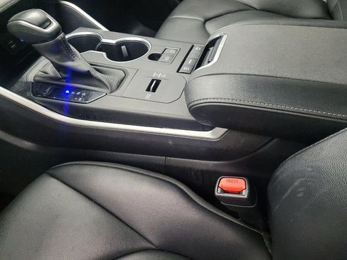 Used 2022 Toyota Highlander XLE FWD image 26