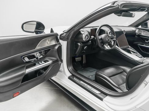 Used 2025 Mercedes-Benz SL 63 AMG S e Performance 4MATIC image 23